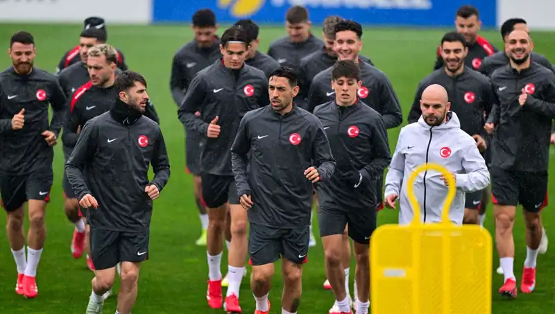 Milli Takımda Sakatlık Şoku: İki Futbolcu Kamptan Ayrıldı