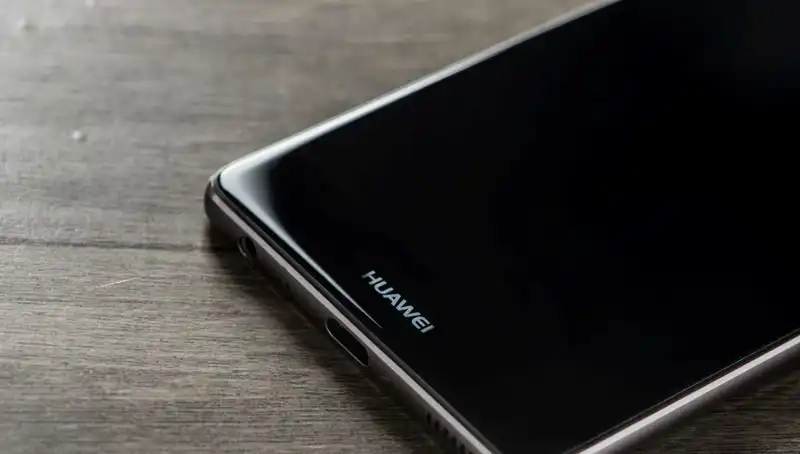 Huawei'nin Yeni Katlanabilir Telefonu: Geleceğin Mobil Teknolojisiyle Tanışın!