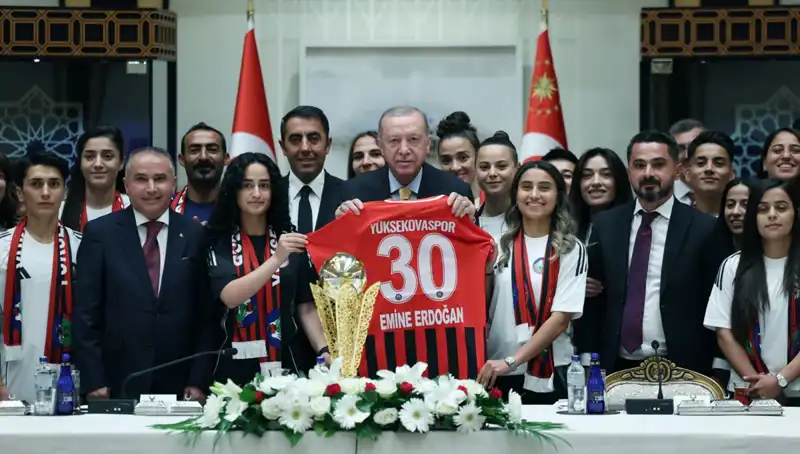Yüksekovaspor Kadın Futbol Takımı Cumhurbaşkanı Erdoğan’ın Misafiri Oldu