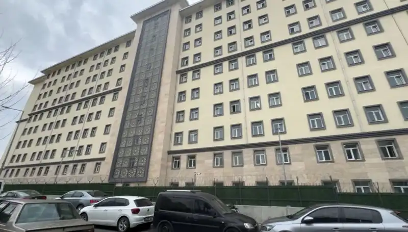 Kız Öğrenci Yurdunda Şoke Eden Olay: Tek Tek Odalarda Arama Yaptı!