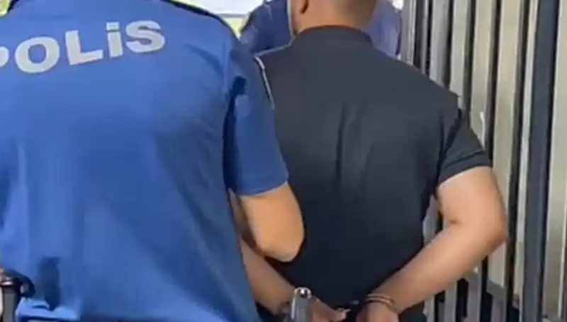 İzmir'de Polise Saldıran Şahıs Yakalandı ve Tutuklandı