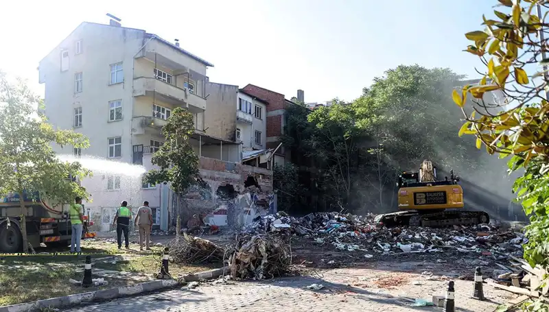 Sındırgı'da Deprem Artçıları: 4.0, 3.6 ve 3.9 Şiddetindeki Sarsıntılar