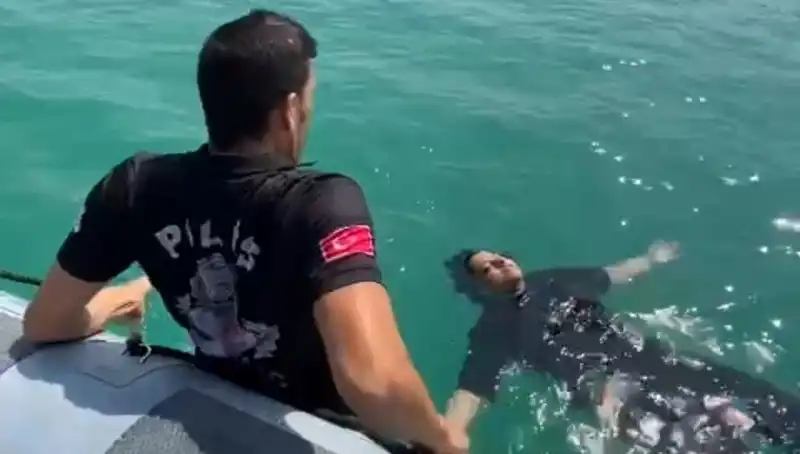 Baraj Gölüne Düşen Kadını Gemi Adamları Cesurca Kurtardı