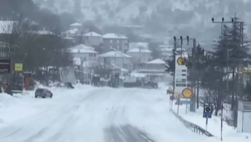 Sertavul Geçidi'nde Kar, Tipi ve Sis Ulaşımı Felç Etti
