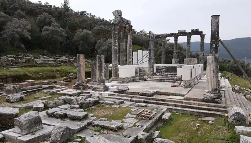 Zeus Tapınağı'ndaki Restorasyon Çalışmaları Göz Kamaştırıyor