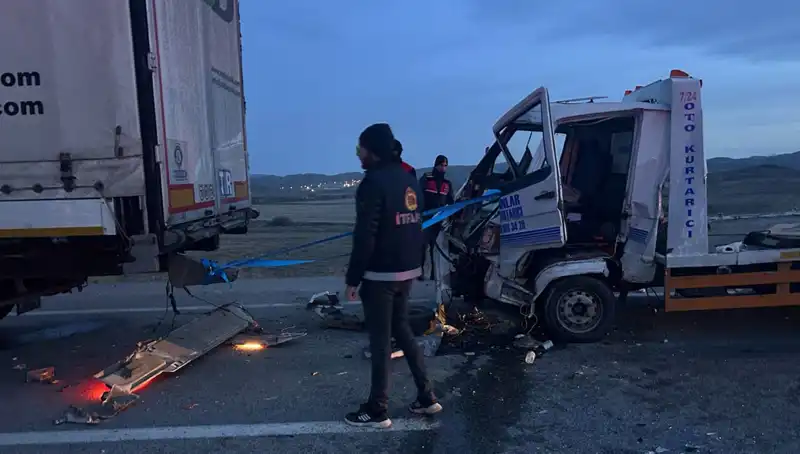 Kaza Yerine Yardım İçin Durdu, Arkadan Gelen Çekiciyle Çok Sayıda Yaralı!