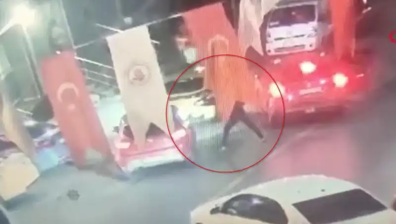 Genç Otomobilde Kurşun Yağmuruna Tutarak Kaçırıldılar!