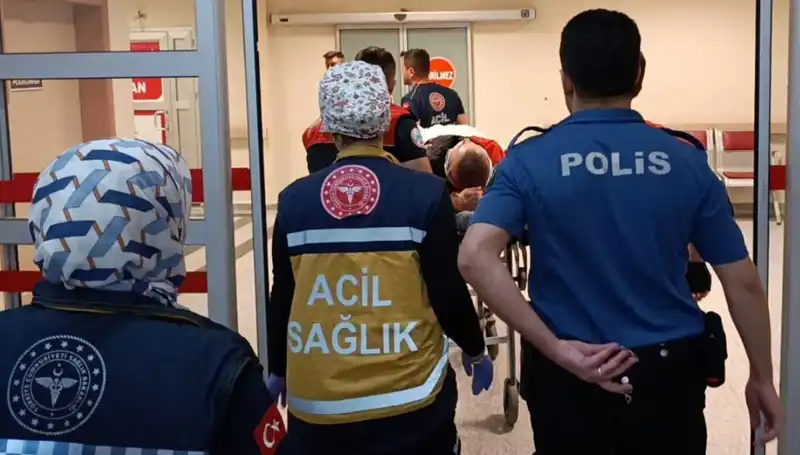 İstanbul'da Trafik Kazası: İki Kişi Yaralandı, Detaylar Ortaya Çıktı