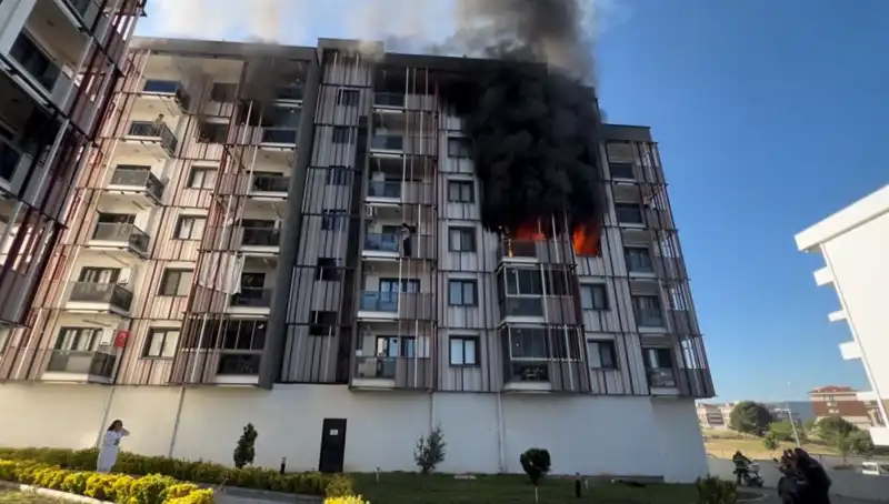 Çanakkale'de Geceyi Alevler İçinde Geçiren Korkunç Yangın Olayı